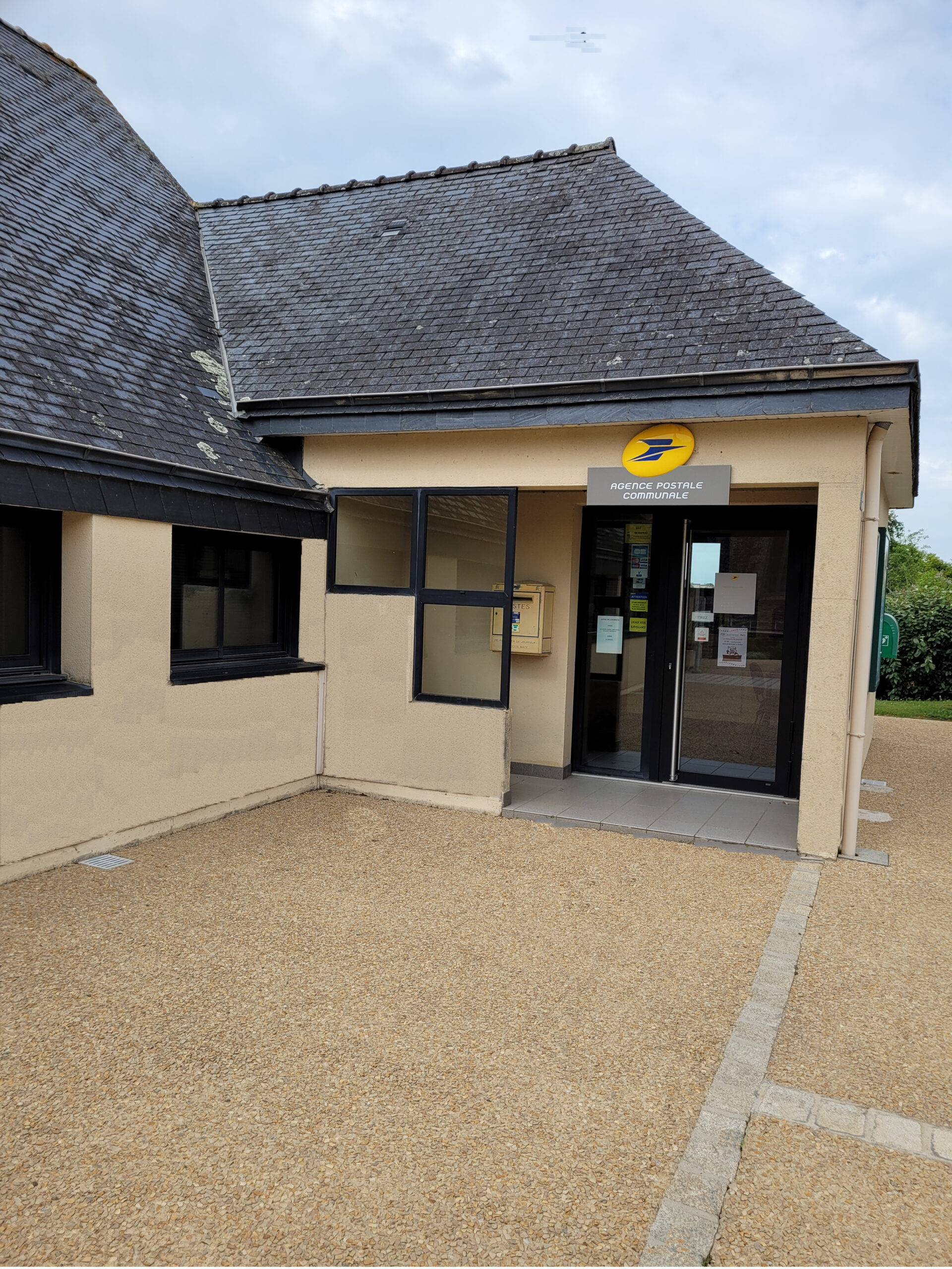 AGENCE~1 Agence postale communale Gouezec