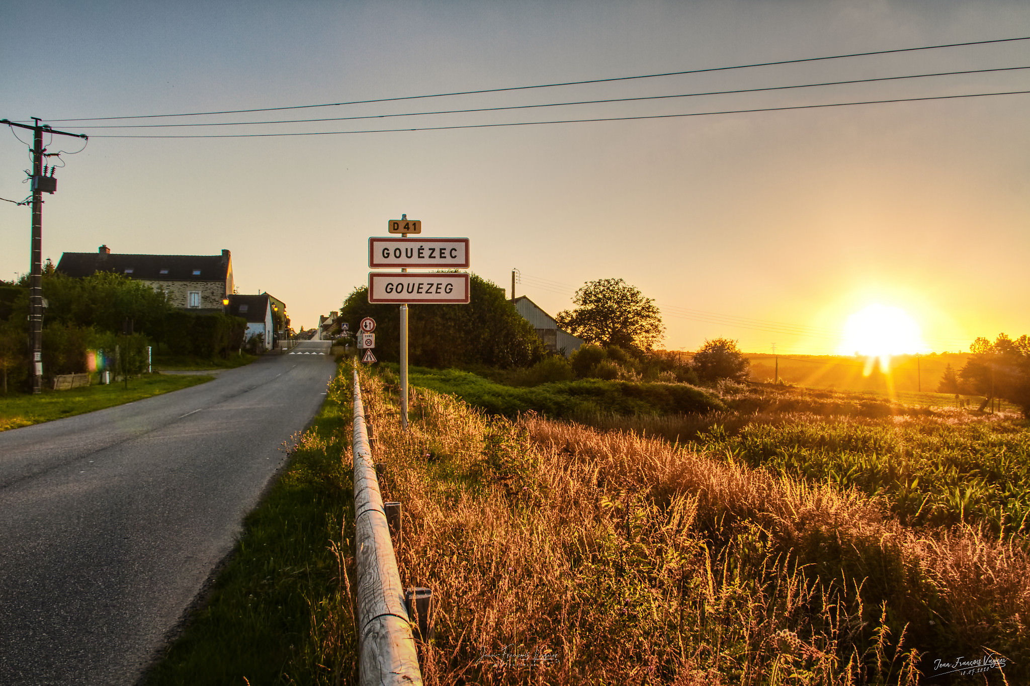Couché de soleil sur le panneau Gouézec Couché de soleil sur le panneau Gouézec